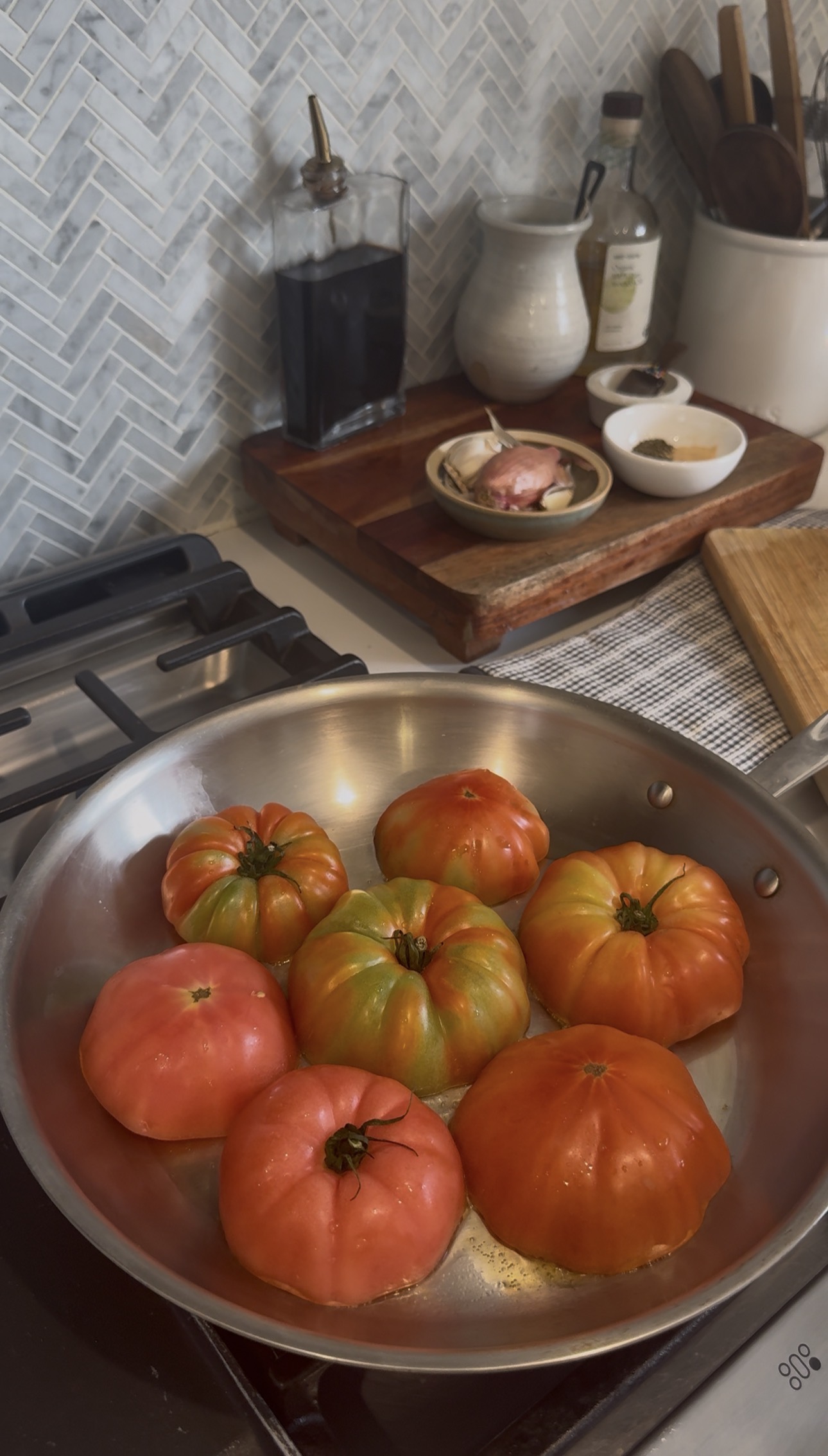 Creamy Cheddar Fresh Tomato Pasta