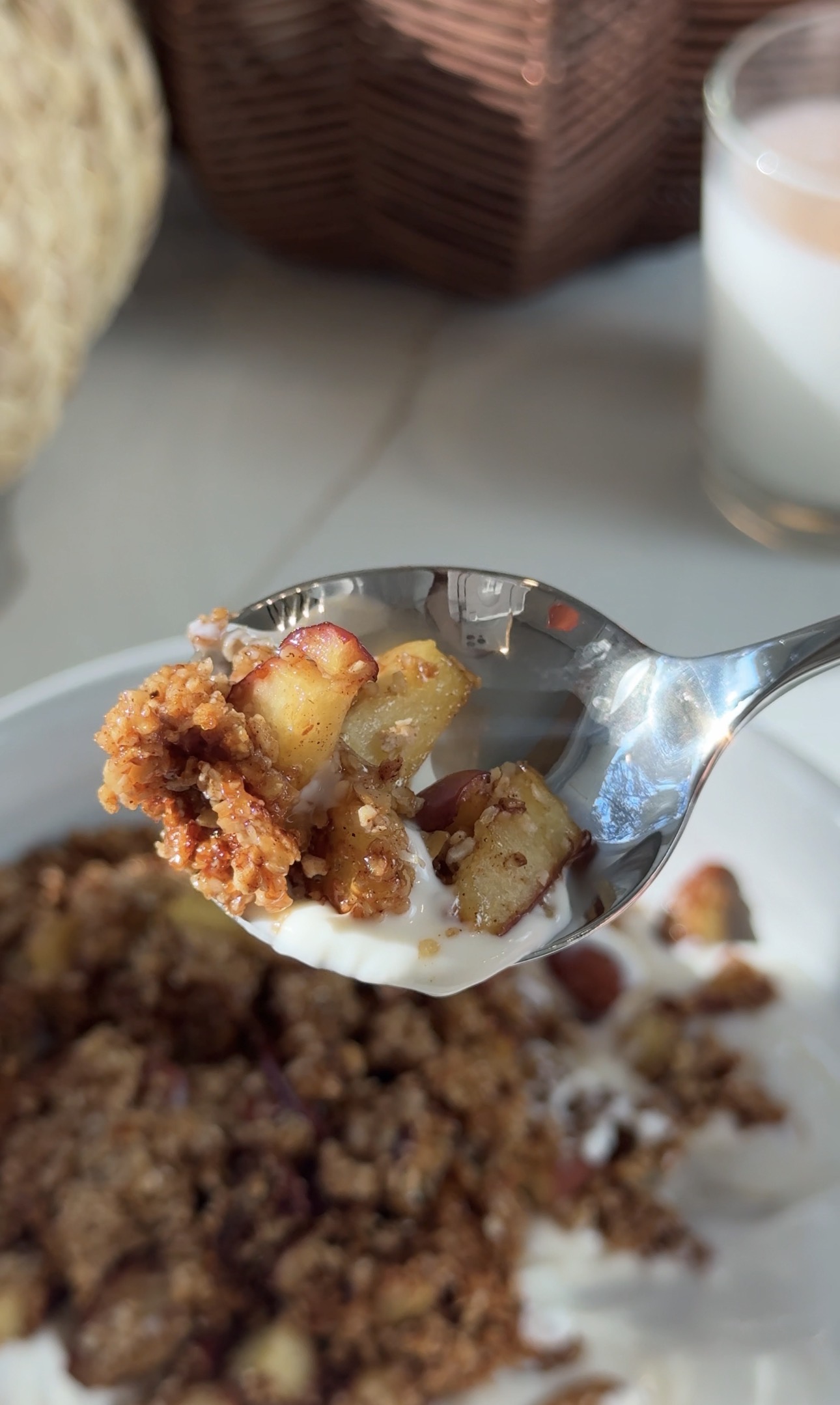 Cinnamon Apple Breakfast Crumble