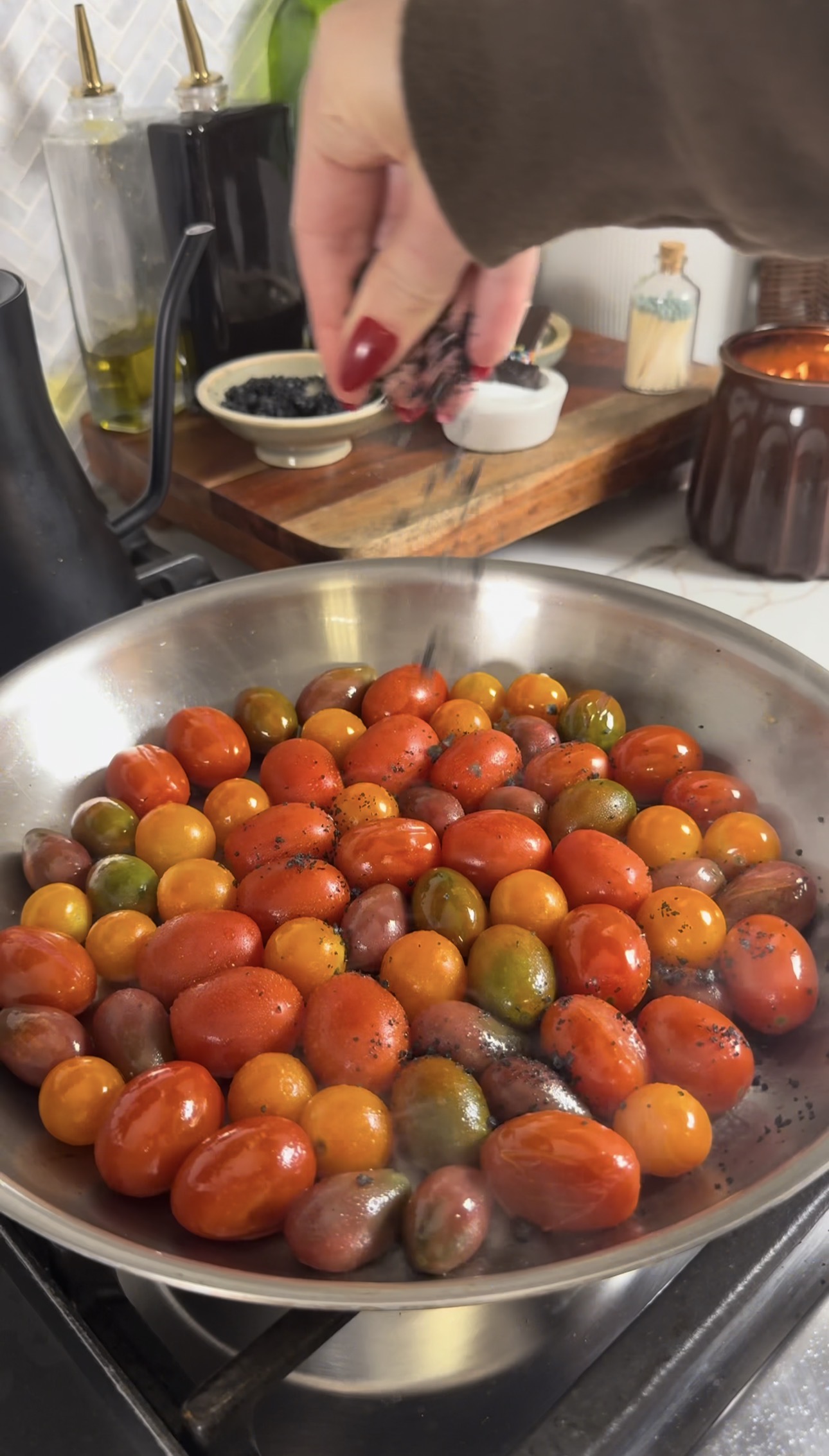Creamy Pesto Tomato Spaghetti